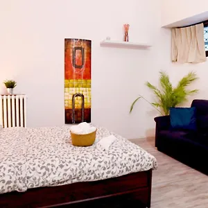 https://morena-guest-house-lucca.it-lombardy.com